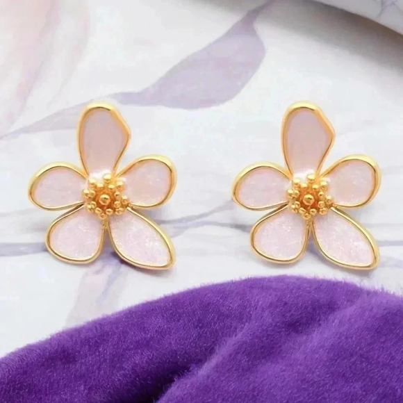 🆕️Chic Blossom Bling: 14K Gold Plated Camelia Cute Dainty Stud Earrings 🌸✨ - Picture 1 of 11